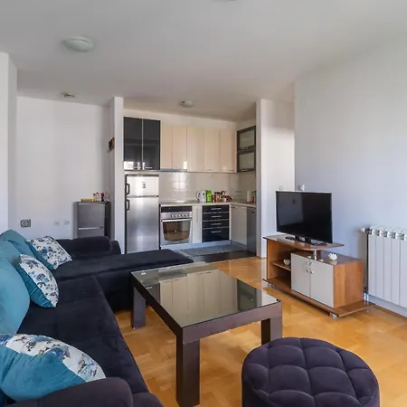 Apartment Iv *